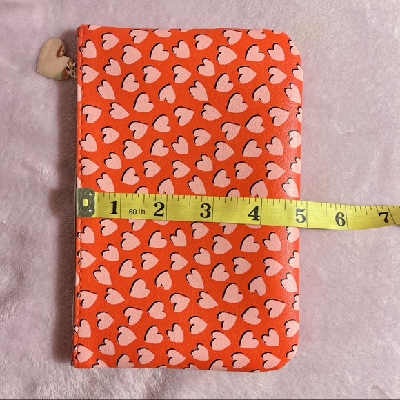 Ipsy ‘Full Hearts’ Red & Pink Heart Print Bag - Picture 6 of 6